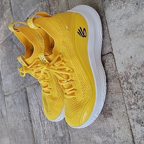 Under Armour Team Curry Flow 8 Smooth Butter & White Basketball Sneakers - Picture 3 of 8